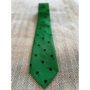 Green Cape Cod Four-Leaf Clover Neck Tie With Embroidered Design